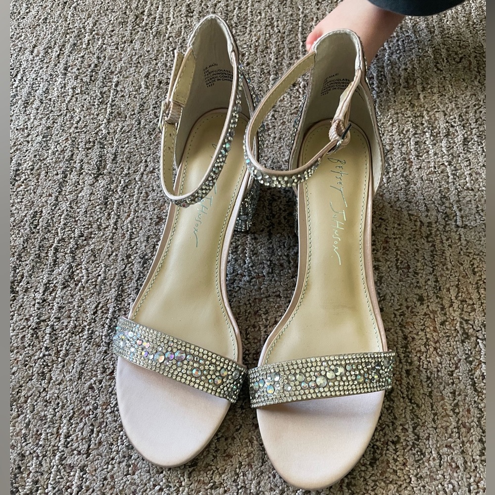Betsey Johnson low heel size 6 never worn